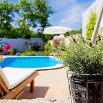 Kazun With Private Pool And Two Gardens