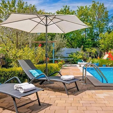 Kazun With Private Pool And Two Gardens ヴィラ *