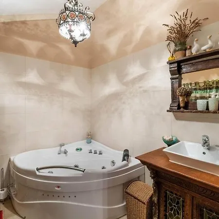 Kazun With Private Pool And Two Gardens