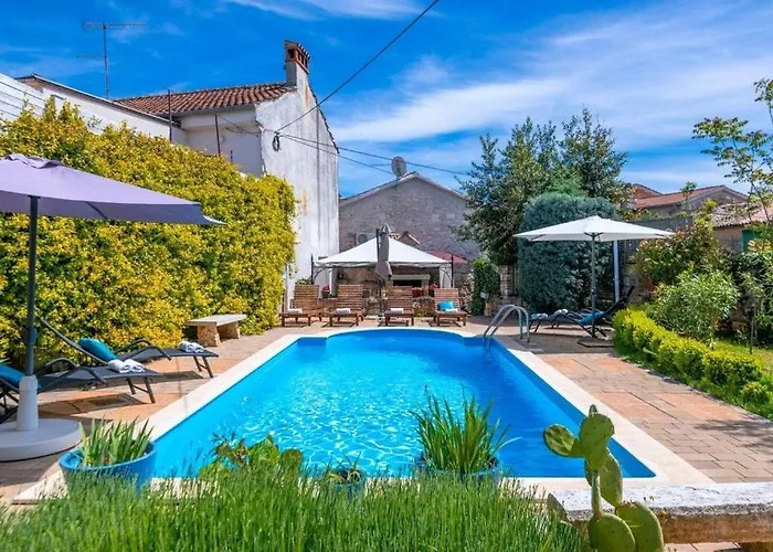 Kazun With Private Pool And Two Gardens *