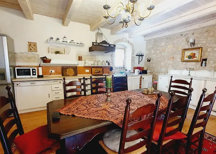 Kazun With Private Pool And Two Gardens *