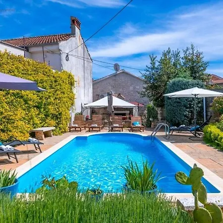 Kazun With Private Pool And Two Gardens *