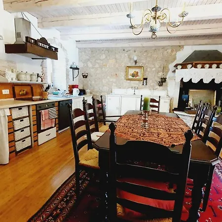 Kazun With Private Pool And Two Gardens Marčana